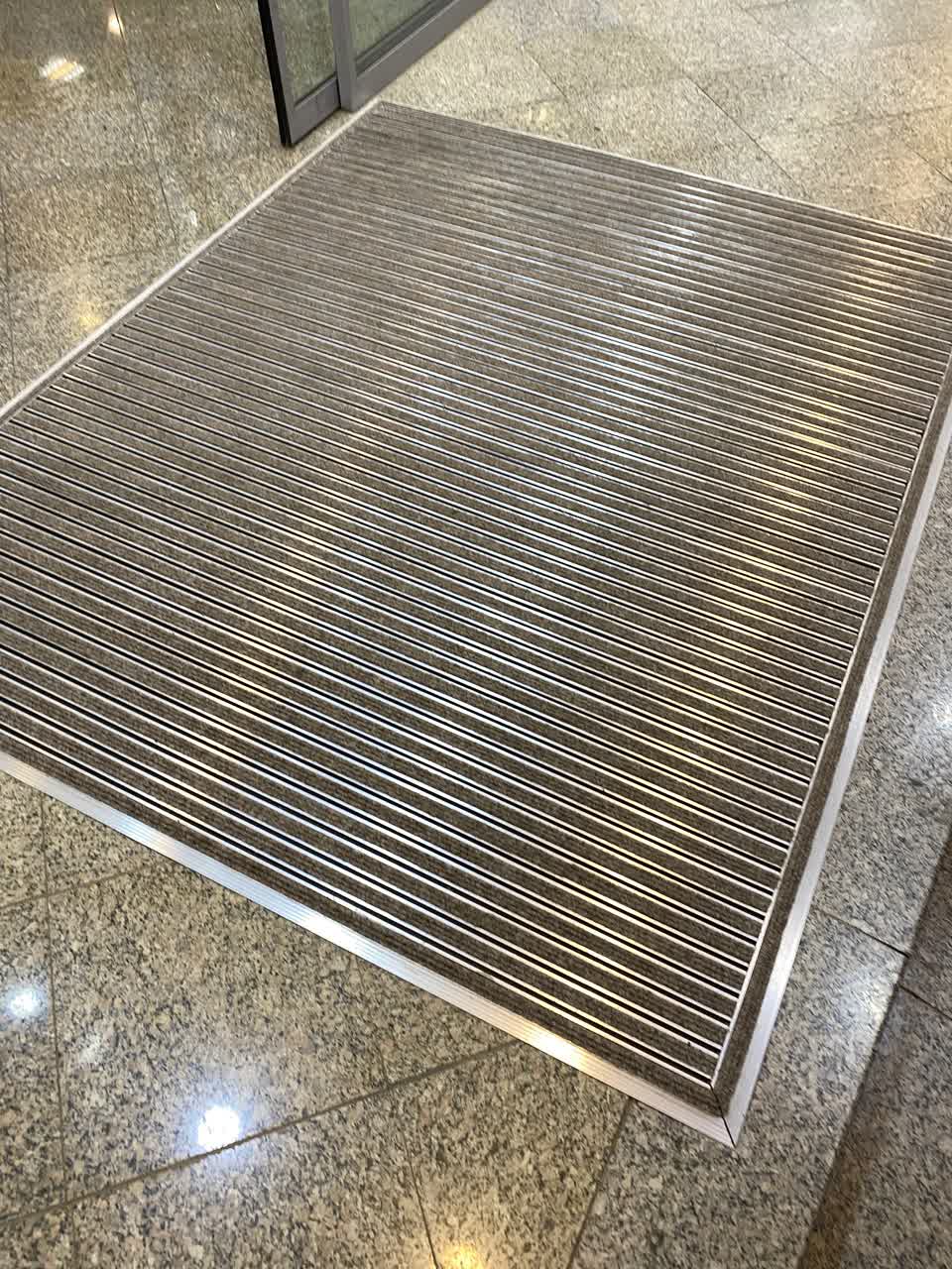 پادری آلومینیوم موکت